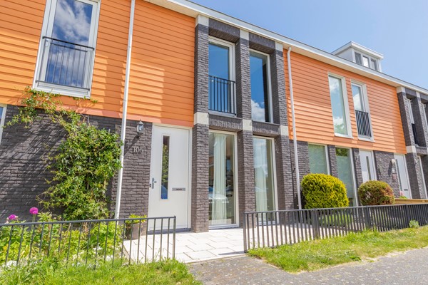 Zeer goed onderhouden tussenwoning met 3 slaapkamers.